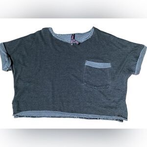 Distressed Cropped Tee -‎ Casual Chic
